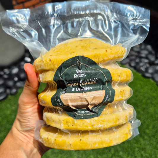Arepa de maduro con carne desmechada