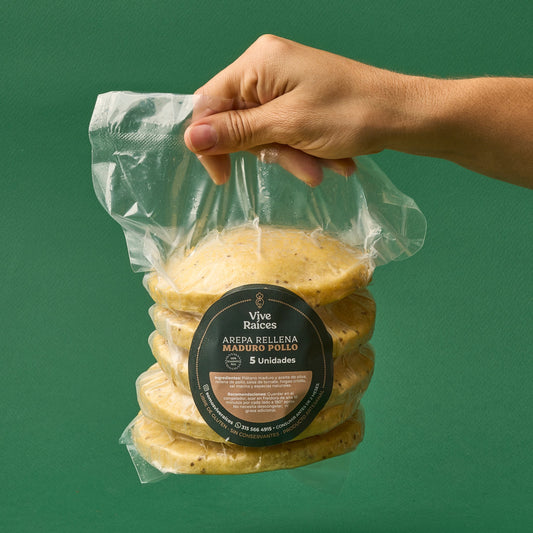 AREPA RELLENA MADURO POLLO
