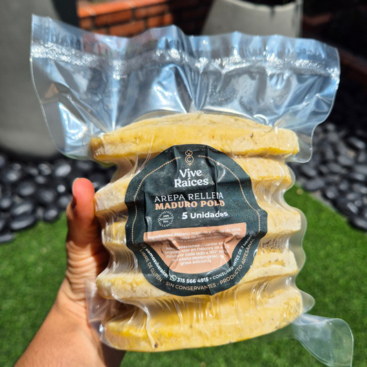 AREPA RELLENA MADURO POLLO